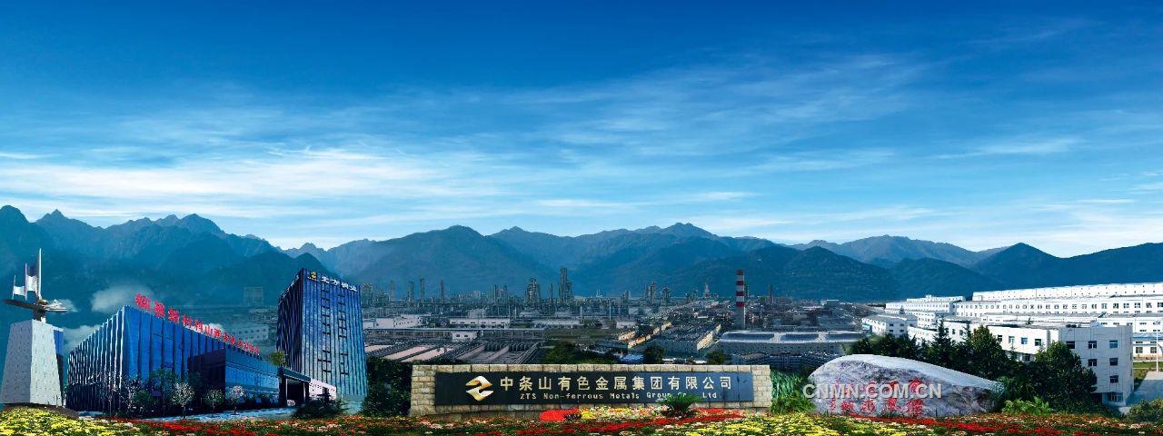 　　上半年，公司实现营业收入（合并）预计完成计划的100%；利润预计完成年度考核指标的85%；处理矿量预计完成计划的103%；精矿含铜完成计划的103%；阴极铜预计完成计划的100%，金锭预计完成计划的146%，完成年计划的54.2%，创历史最高水平，银锭预计完成计划的125%，完成年计划的53.2%；预计生产铜带、铜箔分别为完成计划的53.5%、51%。稳步实现了&ldquo;时间过半、任务过半&rdquo;目标，以卓越的经营成果交出高质量答卷！